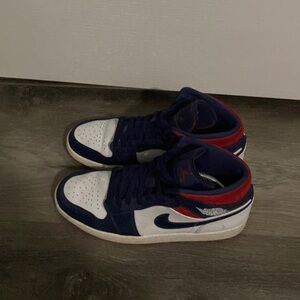 Men’s size 10.5 Jordan mids